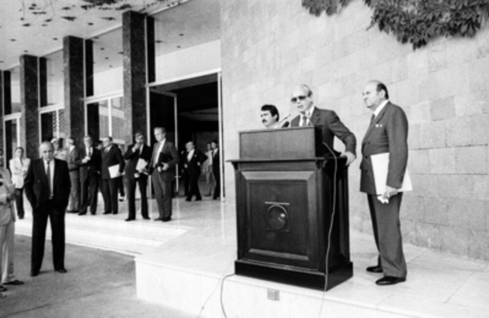 Secretary-General Javier Perez de Cuellar press stakeout at presidential palace in Lebanon as part of regional tour (June 1984)