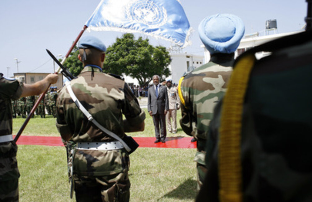 Secretary-General Kofi Annan pays tribute to fallen UNIFIL soldiers in Lebanon (29 August 2006)